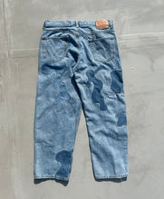 Load image into Gallery viewer, Hand-patched Levi's 550 W36 (one of a kind)