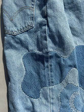 Load image into Gallery viewer, Hand-patched Levi's 550 W36 (one of a kind)
