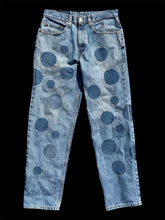 Load image into Gallery viewer, Hand-patched Levi's 550  W31 (one of a kind)
